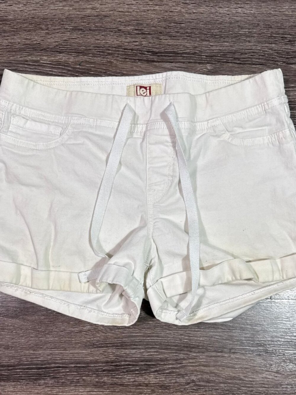lei shorts white adjustable tie waist rolled cuffs vintage S
